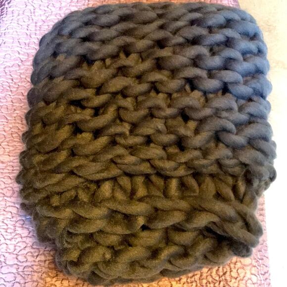 Chunky Knit Throw. OS - Picture 4 of 5
